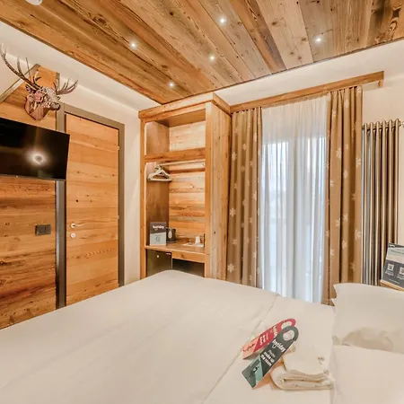 Hotiday Sauze Centro Hotel